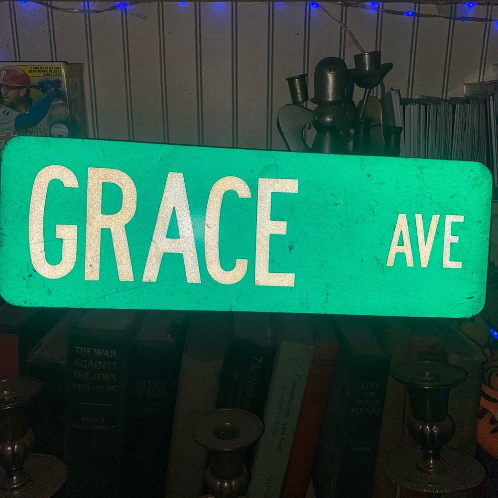 Grace Ave Green Street Sign